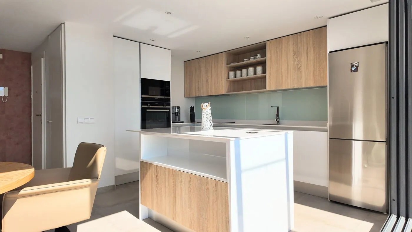 Fully fitted kitchen